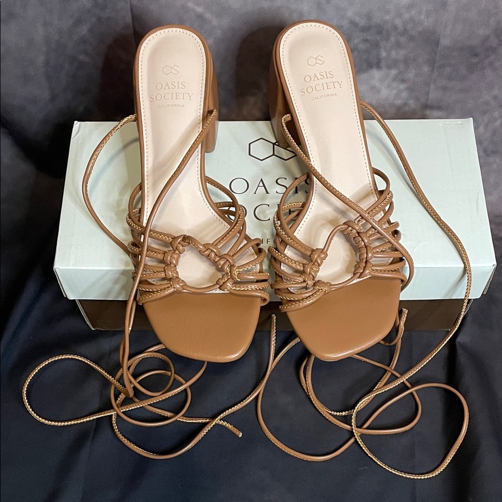Oasis Society Celia Women's Brown Strappy Sandals